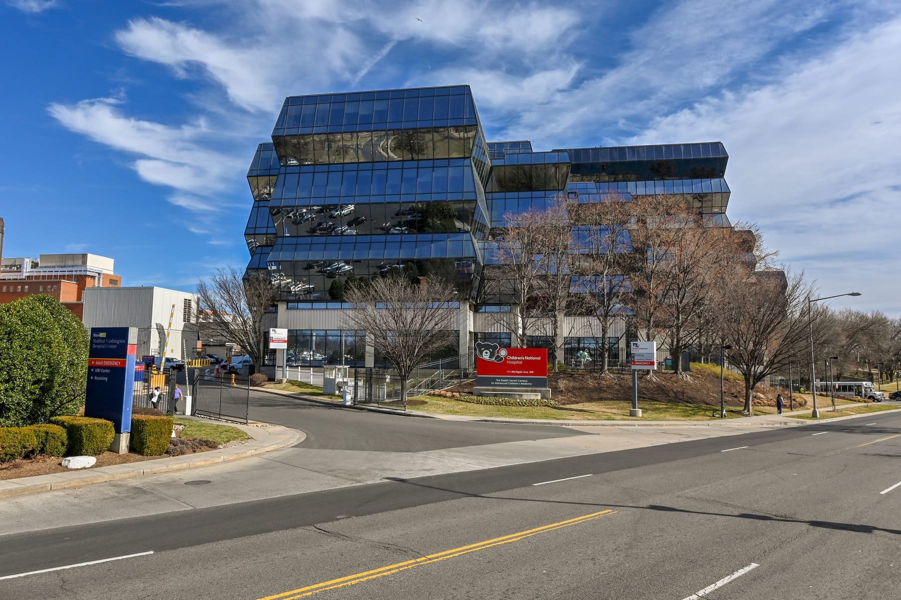 childrens-national-sheikh-zayed-campus-glass-cantilever-streetview-DhXEqlOi (1)